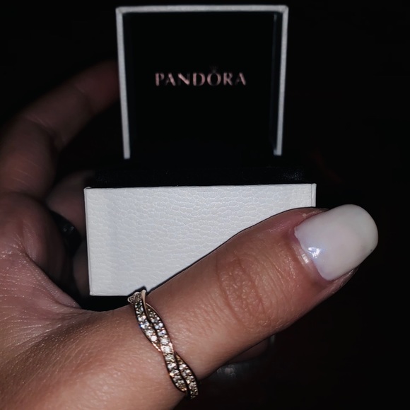 SPARKLING TWISTED LINES RING - Picture 2 of 4